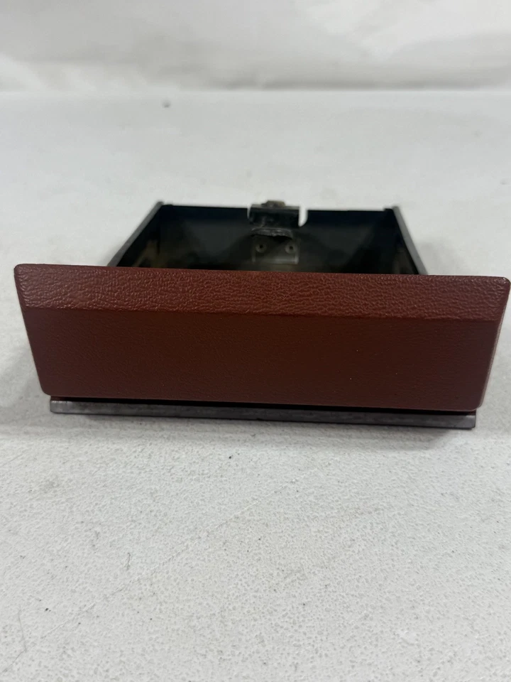 1983-1988 FORD RANGER BRONCO II 2 ПЕПЕЛЬНИЦА ПЕПЕЛЬНИЦА КРАСНЫЙ OEM - Изображение 1 из 4