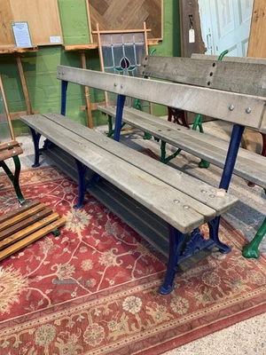 B G Hammer Gothic Bench Foto 1 de 4