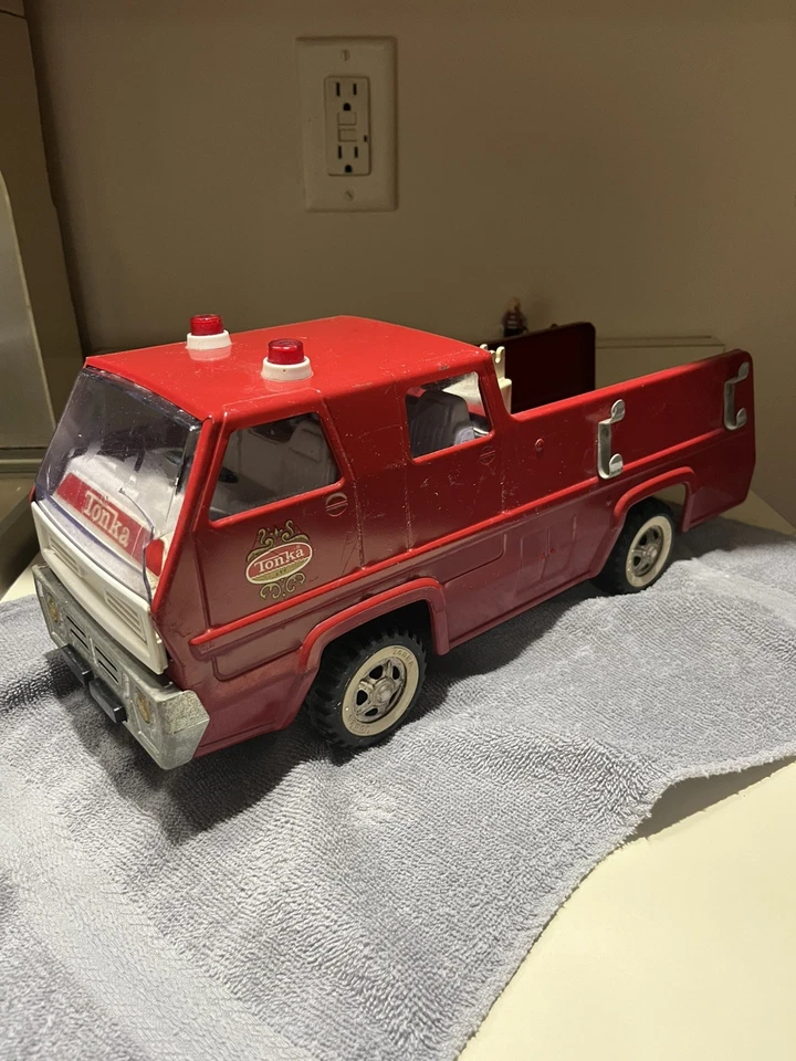 1970-73 TONKA Fire Truck - Vintage Red Pressed Steel Toy Ladder Snorkel Pumper - Image 1 of 4