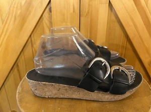 Sandali FitFlop in pelle con zeppa in sughero e fibbia duo neri taglia EU 38 US 7 - Foto 1 di 9