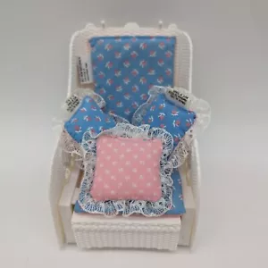 1983 Barbie Dream Cottage Chair White Plastic Wicker Furniture W/Pillows - Picture 1 of 8