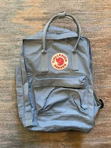 Mochila clásica Fjallraven Kanken 23510 verde escarcha - Imagen 1 de 3
