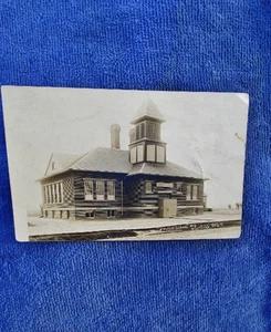 Curtiss, WI: Antike alte Echtfoto Postkarte der öffentlichen Schule - Bild 1 von 4