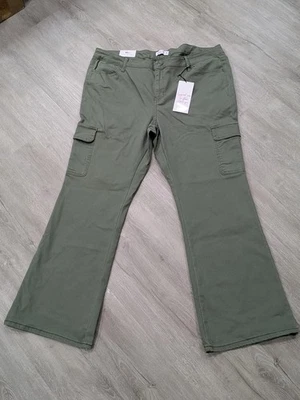 Jeans Vanilla Star para mujer 20W verde oliva cargo elástico más utilitario acampanado Foto 1 de 4