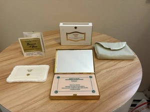 secret of the sea feuchtigkeitsspendender gepresster Puder kompakt Dorothy Gray 0,7 Unzen Farbton 6 - Bild 1 von 19