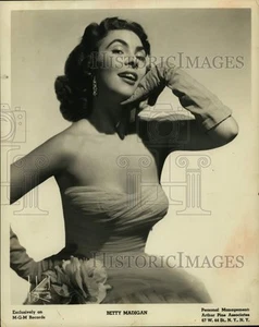 Foto de prensa 1955 Betty Madigan, la nueva sensación de canto de MGM - HCX49212 - Imagen 1 de 2