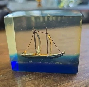 Vintage Lucite Acrylic Ships Ahoy Paperweight With Box 2" x 1" Hong Kong - Picture 1 of 11