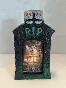 Proiettore Vintage Halloween Tombstone Movimento Attivato Grande American Fun Corp RIP - Foto 1 di 10
