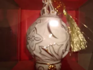 LENOX 2017 ANNUAL ORNAMENT 6.2 INCHES TALL 869902 - Picture 1 of 6
