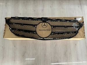 Original Mercedes-Benz C-Klasse W205 Schutzgitter Kühlerverkleidung A2058880023 - Bild 1 von 7