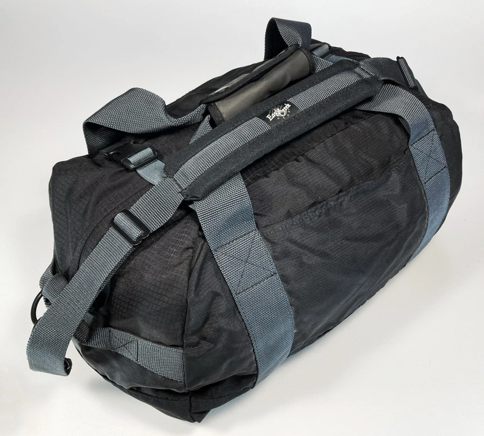 Bolsa de viagem Eagle Creek ES Cargo Duffel pequena 30L 18x12x11" preta - Imagem 1 de 4