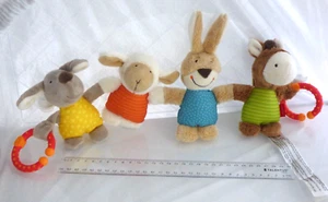 SIGIKID Kinderwagenkette Bauernhof 4 Tiere Plüschtier Spielzeug WIE NEU TOP - Bild 1 von 11