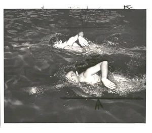 SAN FRANCISCO Marine SCHWIMMER Bob Ray & Bill Egan VINTAGE 1945 Pressefoto - Bild 1 von 2
