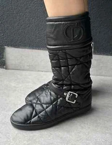 BOTAS ACOLCHADAS VINTAGE CD CRISTIAN DIOR CUERO SUAVE NEGRAS PARA MUJER talla 37.5 - Imagen 1 de 24