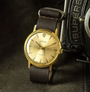 Reloj soviético, Vostok, reloj vintage, reloj para hombre, reloj de la URSS, dorado con marca Au 5 - Imagen 1 de 5
