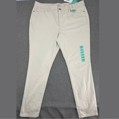¡¡Nuevo!! Pantalones de mezclilla ajustados St. John’s Bay color crema tiro medio talla 18 precio de venta sugerido por el fabricante 44 USD Foto 1 de 4