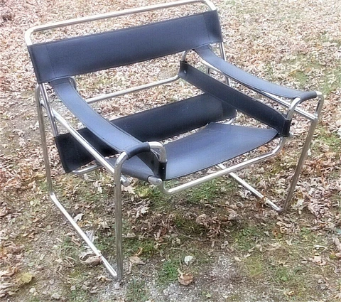 UNUSUAL LEATHER AND CHROME WASSILY STYLE ARMCHAIR Cover