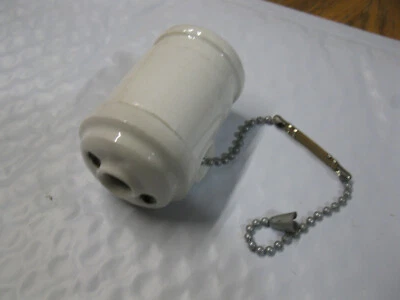 Antiguo enchufe único todo porcelana tirador cadena luz enchufe Foto 1 de 4