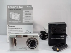 Ricoh Caplio R2. Sensor CCD de 5,0 MP. Funciona, pero sobreexpone. Con cargador - Imagen 1 de 24