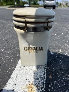 VINTAGE Bianco Gevalia Caffè Caffè 7" Bidone Pressione Sigillato/con Coperchio Cerniera - Foto 1 di 3