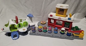 2001 Fisher Price Little People Discovery Flughafen Flugzeug Menschen arbeiten Lärm  - Bild 1 von 8