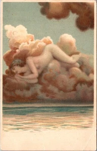 Postal de artista de colección mujer desnuda descansa sobre nubes océano nube oscura acercamientos - Imagen 1 de 2