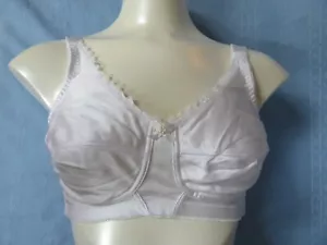 NEW NEARLY ME POST MASTECTOMY PLAIN SOFT CUP BRA #630 WHITE SIZE 40A - Picture 1 of 4