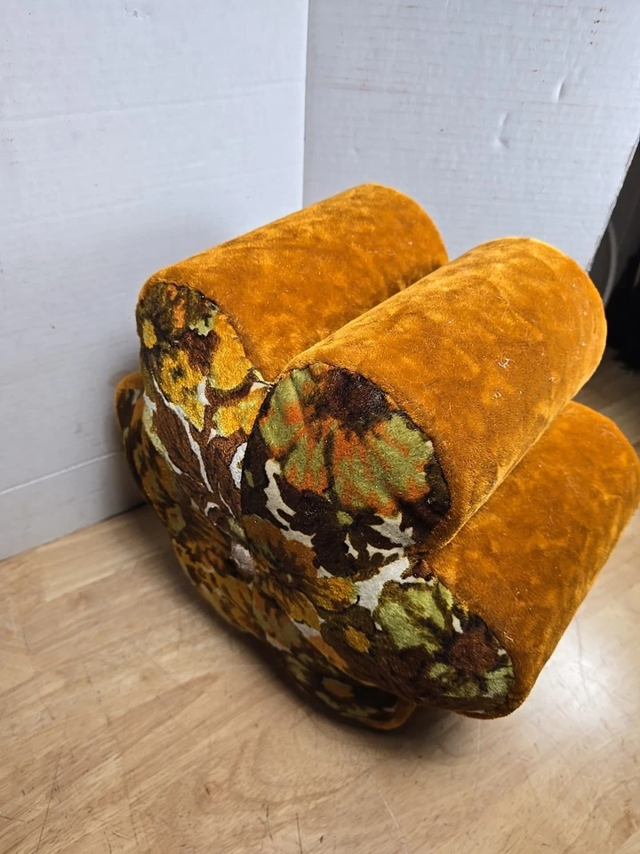 Taburete Flower Power 1969 reposapiés retro boho Foto 1 de 4