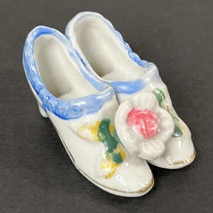 Miniature Pair of Shoes Figurine Porcelain Floral Detail Made in Occupied Japan - Picture 1 of 13