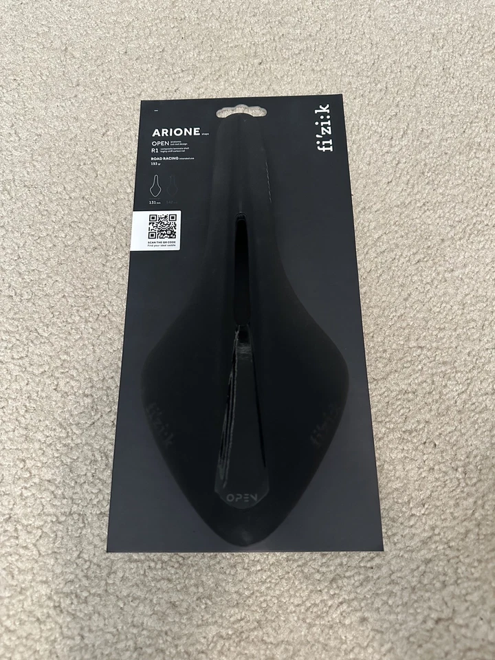 Sillín de bicicleta Fizik Arione R1 Open Road fibra de carbono ancho: 126 mm solo 190 g Foto 1 de 4