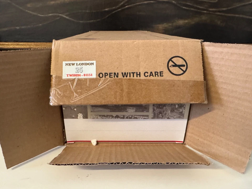 TWH TWH094-01151 Seagrave TDA New London Fire Ladder 25 1/50 - Image 1 of 3