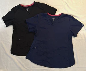 2 Med Couture Scrubs Top Shirts Large Black & Navy V-Neck Stretch #7459 - Bild 1 von 18