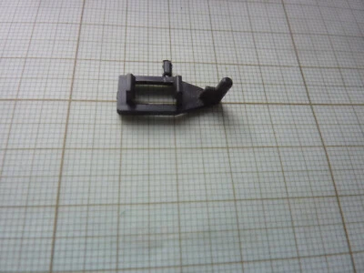 SOLIDO PIECES DETACHEES RENAULT EXPRESS  Crochet remorque    (LOG AB1  bur) - Photo 1/2