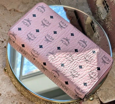 Cartera MCM Visetos Rosa Suave Cremallera Redonda Monograma Lona Cuero Napa Natural Foto 1 de 4