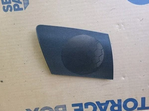TOYOTA AYGO MK1 FAHRERSEITE/RECHTE SEITE ARMATURENBRETT LAUTSPRECHER ABDECKUNG GITTER VERKLEIDUNG... - Bild 1 von 3