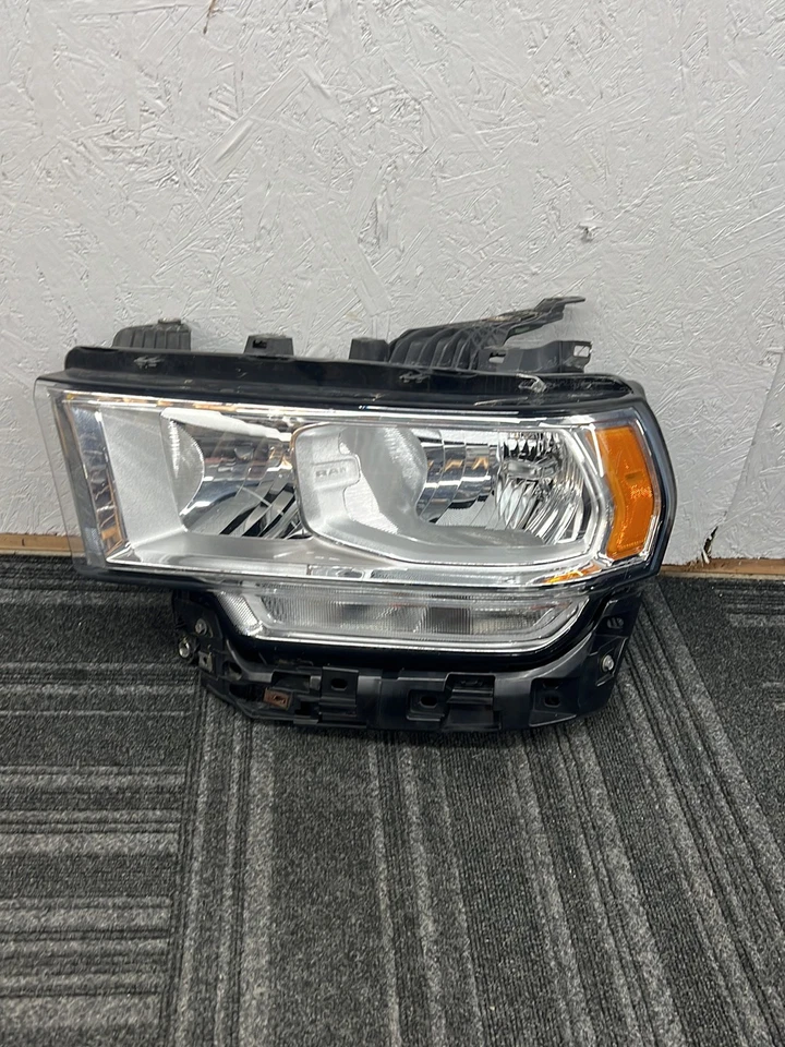 Faro izquierdo camioneta Ram 2500 2019-2024 68360177AC Foto 1 de 4