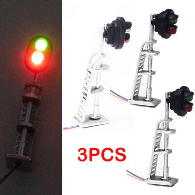 3pcs Model Trains HO Scale 1:87 Block Track Signals 2-LEDs Green Red with Ladder - Image 1 of 4