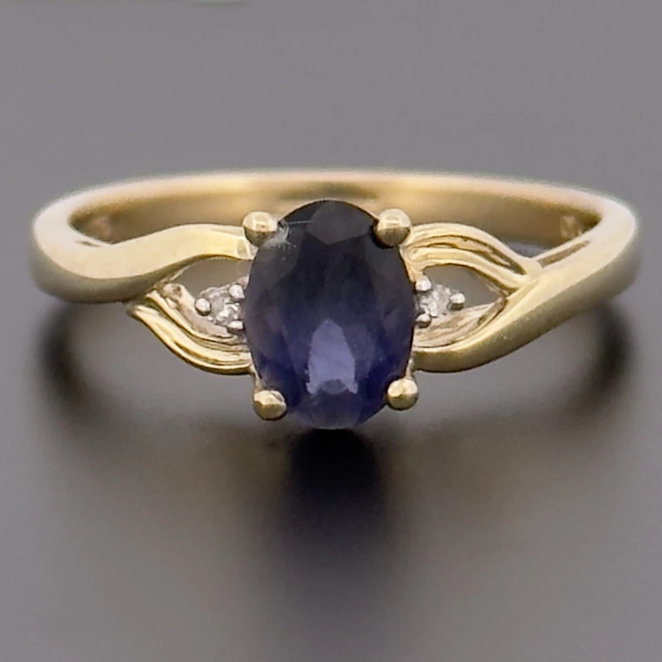 Anillo de tres piedras de oro amarillo de 9 quilates de iolita y diamantes talla N con sello Foto 1 de 4