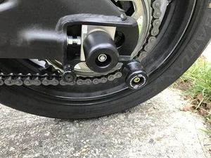 YAMAHA MT-10 2016-2023 REAR AXLE CRASH MUSHROOMS SLIDERS BUNGS BOBBINS PUCKS PAD - Picture 1 of 11