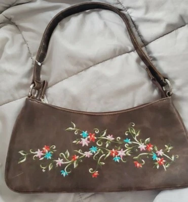 Сумочка Aldo черная кожа сшитые цветы цветочная вышивка сумочка б/у в отличном состоянии - Изображение 1 из 4