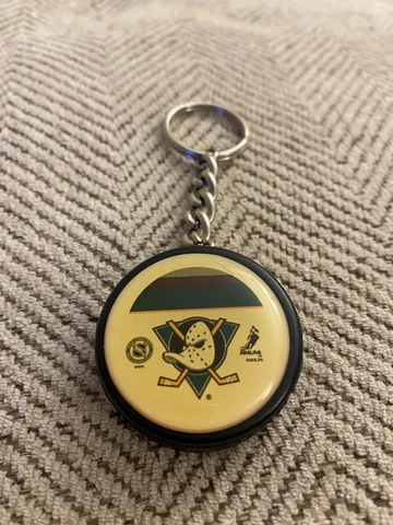 RARE VINTAGE ANAHEIM MIGHTY DUCKS KEYCHAIN 90s GUY HEBERT 31 KEY FOB HOCKEY PUCK Cover