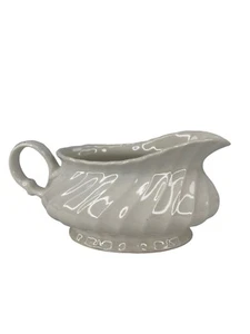 Mid 1900s Gravy Boat White Made of Glazed Ceramic - Picture 1 of 11