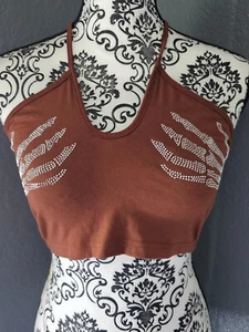 Top donna Shein Crop Halter teschio mani sul petto marrone taglia small cravatte al collo - Foto 1 di 8