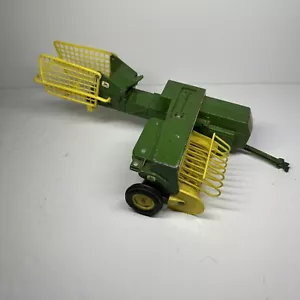 Vintage ERTL Die Cast John Deere Model 585 Square Hay Baler - Picture 1 of 5