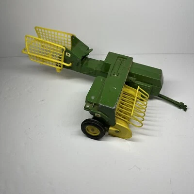 Vintage ERTL Die Cast John Deere Model 585 Square Hay Baler - Image 1 of 4