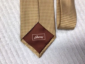 Brioni Men’s 100% Silk Tie Hand Made In Italy Gold Geometric Pattern 61.5x3.5 - Picture 1 of 8