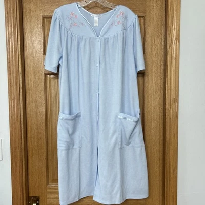 Bata para mujer Adonna tejida gofre azul cielo claro bordada satén talla L Foto 1 de 4