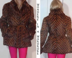 CONIGLIO TINTO VERA PELLICCIA? GIACCA PELLICCIA CHEVRON A RIGHE STAMPA ANIMALIER DESIGN Tg 40E S - Foto 1 di 1