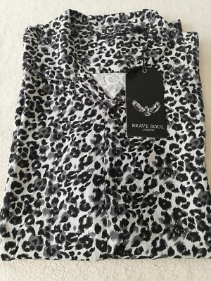 Camisa Brave Soul London Grande Leopardo Abotonada Manga Corta Nueva. Foto 1 de 4