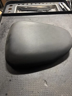 Заднее пассажирское сиденье Suzuki TL1000 S от оригинального производителя - Изображение 1 из 4